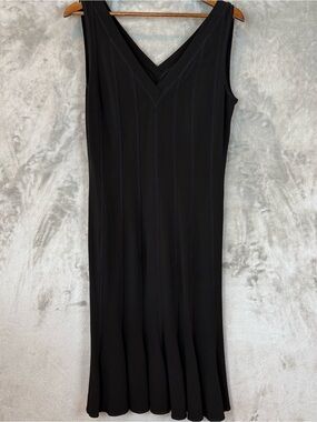 Shape FX Women's Dress M Black V-Neck Curve Smoothing Sleeveless